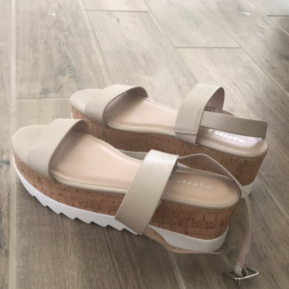 BRAND NEW Women's Steve Madden Platform Sandals 9M